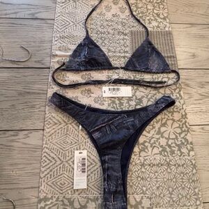 Frankie‘s Bikini , size: small , color: blue jeans